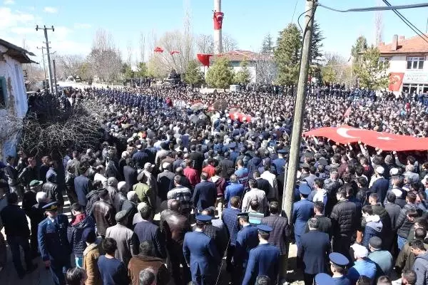 Uzman Çavuş Yaşar Çakır'a Kütahya'da Hüzünlü Tören Uzman Çavuş Yaşar Çakır'a Kütahya'da Hüzünlü Tören