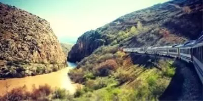 Keyifli Bir Yolculuk: Van Gölü Ekspresi Keyifli Bir Yolculuk: Van Gölü Ekspresi
