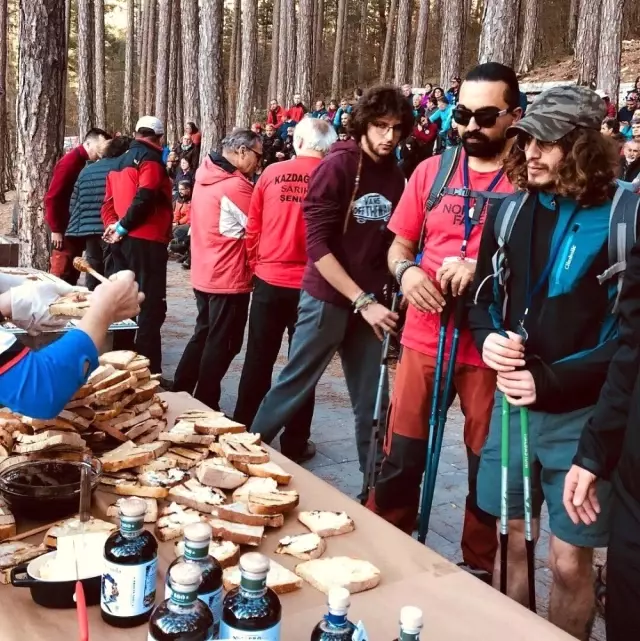 18 Mart ve Şehitler Anısına Kazdağları'na 500 Dağcı Tırmanış Yaptı