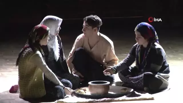 Arnavutköy’de Sahnelenen ’Çanakkale Vatan Sağolsun’ İsimli Tiyatro Oyunu İzleyenlere Duygusal Anlar...