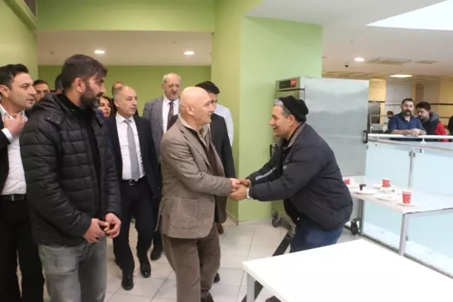 Başkan Altınok Öz '10. Yıl Toplantısı'Nda Belediye Personeli ile Buluştu Başkan Altınok Öz '10. Yıl Toplantısı'Nda Belediye Personeli ile Buluştu