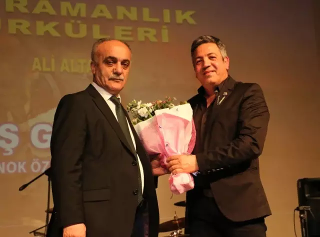 Çanakkale Şehitleri Kahramanlık Türküleriyle Anıldı Çanakkale Şehitleri Kahramanlık Türküleriyle Anıldı