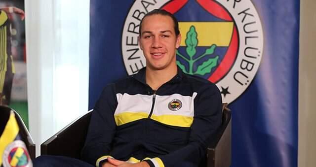 Fenerbahçeli Futbolcu Frey, Almanya'da Ameliyat Oldu