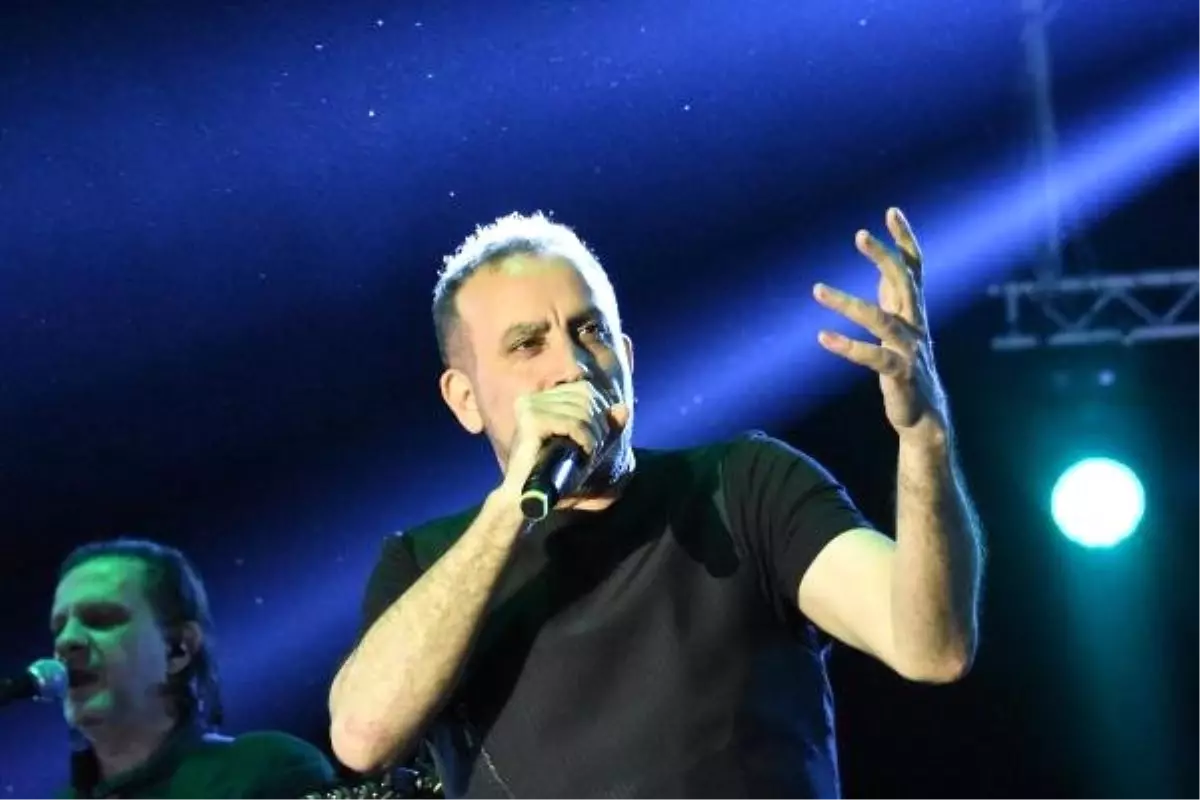 Haluk Levent Konser Gelirini Yeni Zelanda'da Hayatını Kaybeden Müslümanlara Bağışladı
