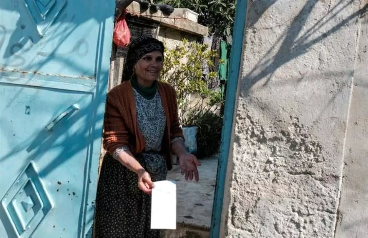 İstanbul'da Para Dolu Zarflar Dağıtan Yardımsever, Bu Kez Suriye'de Yardım Dağıttı