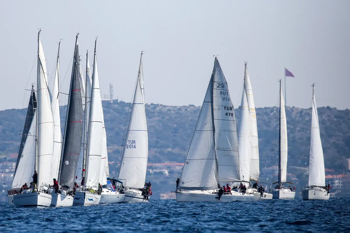 İzmir Kış Trofesi 3 Ayak Yarışları Çanakkale Deniz Zaferi'nin 104. yılı anısına koşuldu!