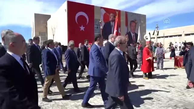 Kurtulmuş: 'Türkiye Yeniden Büyük Güçlü Bir Türkiye Olmak Zorundadır' Kurtulmuş: 'Türkiye Yeniden Büyük Güçlü Bir Türkiye Olmak Zorundadır'