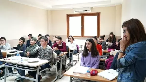 Öğrencileri Dinledi, İsteklerini Not Aldı