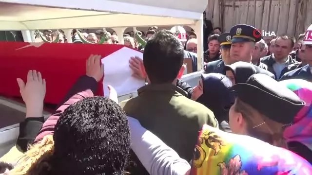 Şehit Uzman Çavuş Yaşar Çakır, Son Yolculuğuna Uğurlandı Şehit Uzman Çavuş Yaşar Çakır, Son Yolculuğuna Uğurlandı