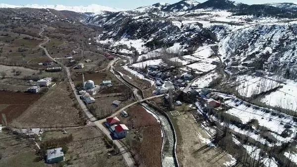Sızıntı Olan Alucra Barajı'nda Su Tahliyesi Sürüyor, Evlere Kimse Yaklaştırılmıyor