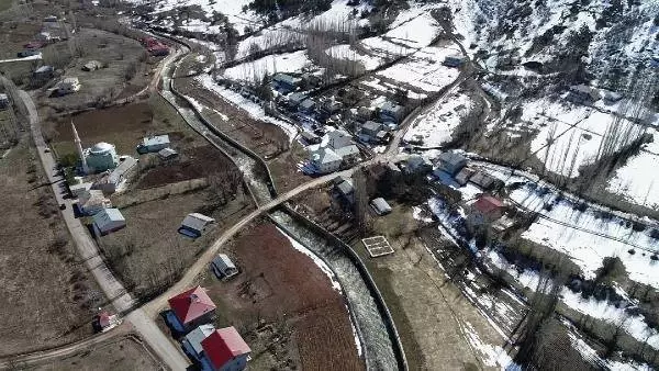 Sızıntı Olan Alucra Barajı'nda Su Tahliyesi Sürüyor, Evlere Kimse Yaklaştırılmıyor