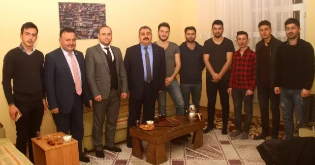 Sunar Palandöken'de Sıkmadık El Bırakmıyor Sunar Palandöken'de Sıkmadık El Bırakmıyor