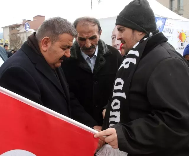 Sunar Palandöken'de Sıkmadık El Bırakmıyor Sunar Palandöken'de Sıkmadık El Bırakmıyor