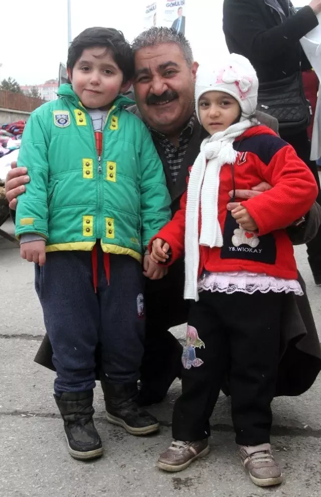 Sunar Palandöken'de Sıkmadık El Bırakmıyor Sunar Palandöken'de Sıkmadık El Bırakmıyor