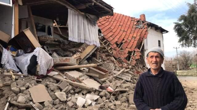 5,5 Büyüklüğündeki Deprem Sonrası Mahalle Camilerinden Anons Sesleri Yükseldi
