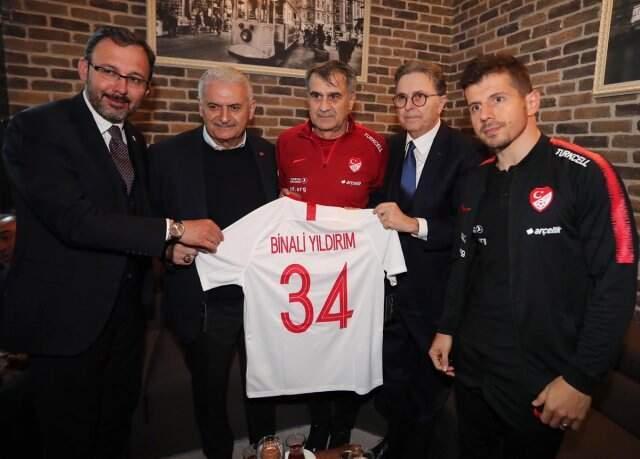 Bakan Kasapoğlu ve Binali Yıldırım'dan Milli Takıma Ziyaret ve Başarı Dileği