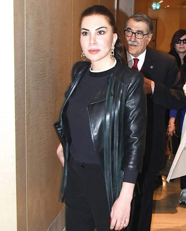 Eşi Zafer Çika'yı kaybeden Demet Akbağ, Taziyeleri Kabul Ederken Fenalaştı