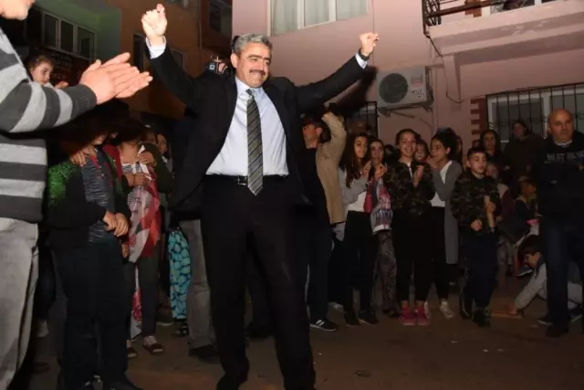 Haluk Alıcık'a Coşkulu Karşılama Haluk Alıcık'a Coşkulu Karşılama