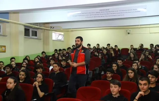 Kartal Belediyesi Okullarda Afet Bilinci Eğitimlerine Devam Ediyor Kartal Belediyesi Okullarda Afet Bilinci Eğitimlerine Devam Ediyor