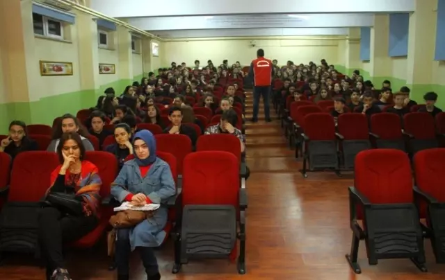 Kartal Belediyesi Okullarda Afet Bilinci Eğitimlerine Devam Ediyor Kartal Belediyesi Okullarda Afet Bilinci Eğitimlerine Devam Ediyor
