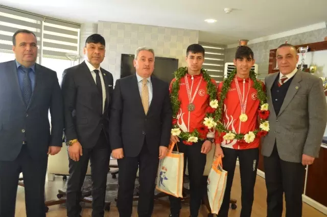 Ringin Şampiyonları Gsim'deydi Ringin Şampiyonları Gsim'deydi