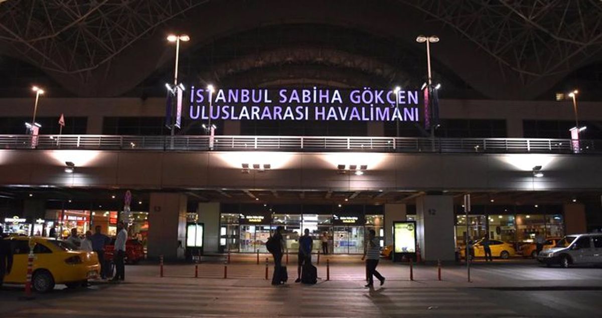 Sabiha Gökçen Havalimanı'nda Taksicilere Kravat ve Gömlek Zorunlu Hale Getirildi