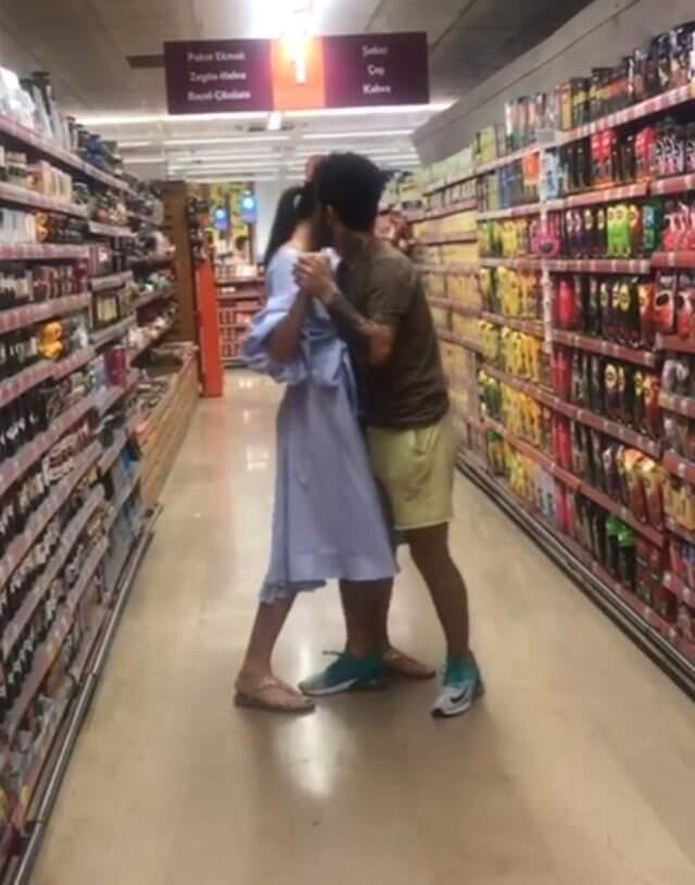 Seda Tosun ve Eymen Adal Markette Tango Yaptı