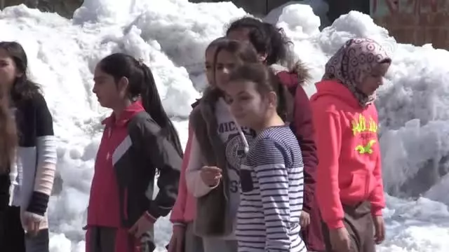 Ağrılı Çocukların Satranç Takımı Sevinci Ağrılı Çocukların Satranç Takımı Sevinci