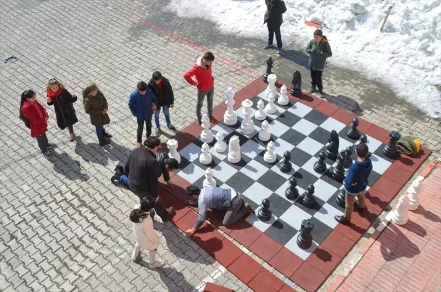 Ağrılı Çocukların Satranç Takımı Sevinci Ağrılı Çocukların Satranç Takımı Sevinci