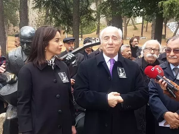Aşık Veysel, Vefatının 46'ncı Yılında Gülhane Parkı'nda Anıldı Aşık Veysel, Vefatının 46'ncı Yılında Gülhane Parkı'nda Anıldı