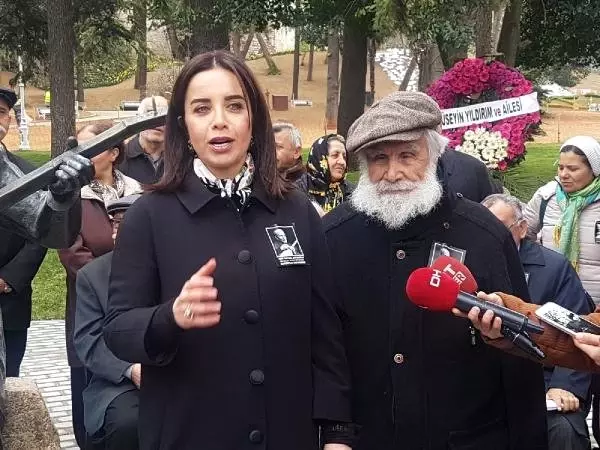 Aşık Veysel, Vefatının 46'ncı Yılında Gülhane Parkı'nda Anıldı Aşık Veysel, Vefatının 46'ncı Yılında Gülhane Parkı'nda Anıldı