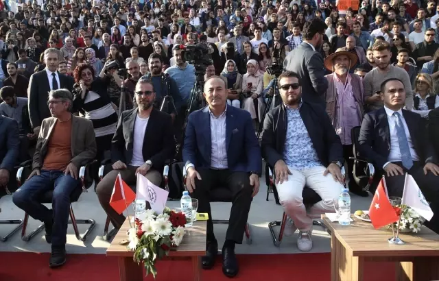Bakan Çavuşoğlu, Diriliş Ertuğrul Dizi Ekibiyle Söyleşiye Katıldı