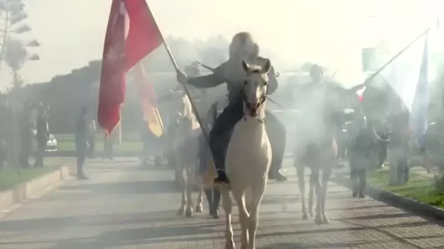Bakan Çavuşoğlu, Diriliş Ertuğrul Dizi Ekibiyle Söyleşiye Katıldı Bakan Çavuşoğlu, Diriliş Ertuğrul Dizi Ekibiyle Söyleşiye Katıldı