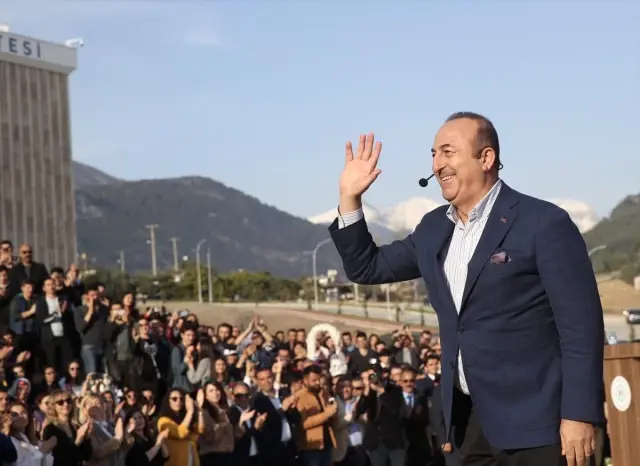 Bakan Çavuşoğlu, Diriliş Ertuğrul Dizi Ekibiyle Söyleşiye Katıldı