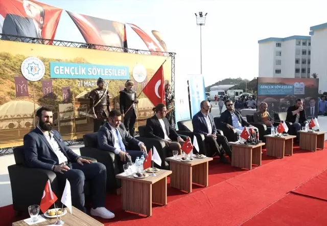 Bakan Çavuşoğlu, Diriliş Ertuğrul Dizi Ekibiyle Söyleşiye Katıldı