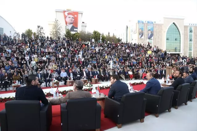 Bakan Çavuşoğlu, Diriliş Ertuğrul Dizi Ekibiyle Söyleşiye Katıldı