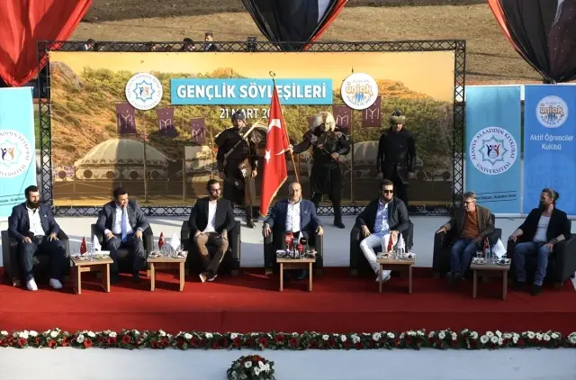 Bakan Çavuşoğlu, Diriliş Ertuğrul Dizi Ekibiyle Söyleşiye Katıldı