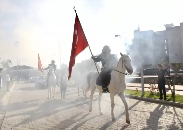 Bakan Çavuşoğlu, Diriliş Ertuğrul Dizi Ekibiyle Söyleşiye Katıldı
