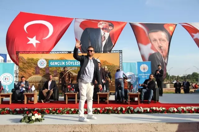 Bakan Çavuşoğlu: 'Maduro Dizi Sayesinde Müslüman Olabilir' Bakan Çavuşoğlu: 'Maduro Dizi Sayesinde Müslüman Olabilir'