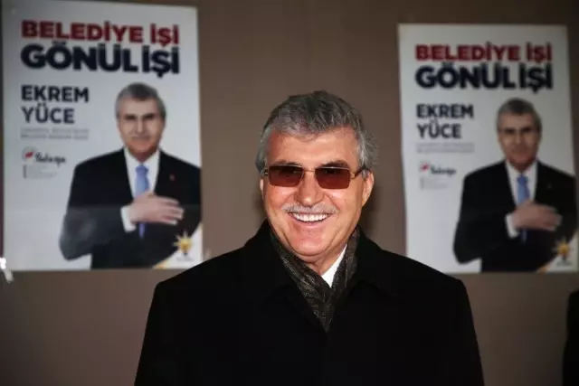Başkan Adayı Yüce'den Dolmuş Durağına Ziyaret