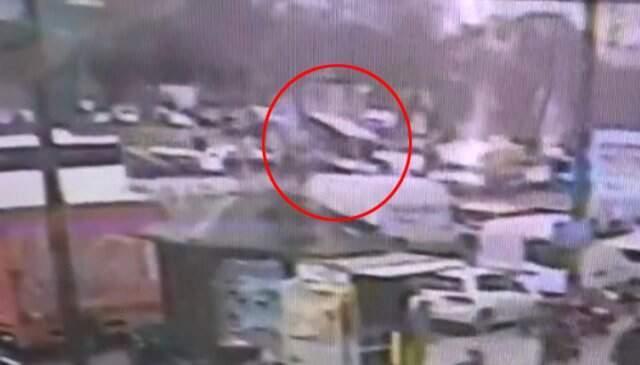 Beyazıt'ta Dehşete Düşüren Otobüs Kazası Güvenlik Kameralarına Yansıdı