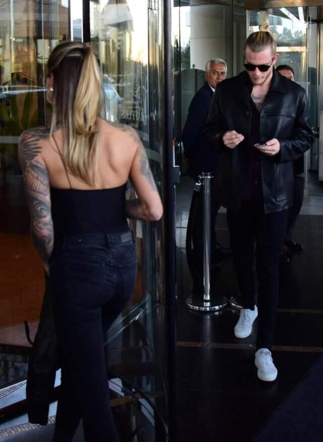 Karius ve Sevgilisi Otele Girerken Görüntülendi