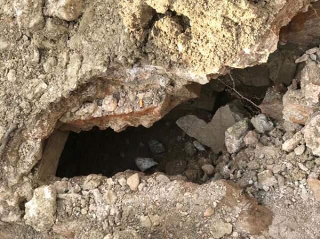Kepçe ile Tarla Düzeltirken Tarihi Yapı Buldu