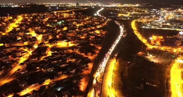 Kocaeli TEM'de Kontrolden Çıkan TIR Devrildi, 10 Kilometre Araç Kuyruğu Oluştu Kocaeli TEM'de Kontrolden Çıkan TIR Devrildi, 10 Kilometre Araç Kuyruğu Oluştu