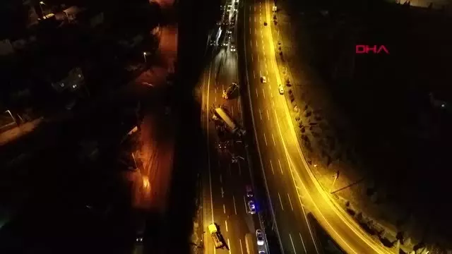 Kocaeli TEM'de Kontrolden Çıkan TIR Devrildi, 10 Kilometre Araç Kuyruğu Oluştu Kocaeli TEM'de Kontrolden Çıkan TIR Devrildi, 10 Kilometre Araç Kuyruğu Oluştu