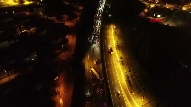 Kocaeli TEM'de Kontrolden Çıkan TIR Devrildi, 10 Kilometre Araç Kuyruğu Oluştu Kocaeli TEM'de Kontrolden Çıkan TIR Devrildi, 10 Kilometre Araç Kuyruğu Oluştu