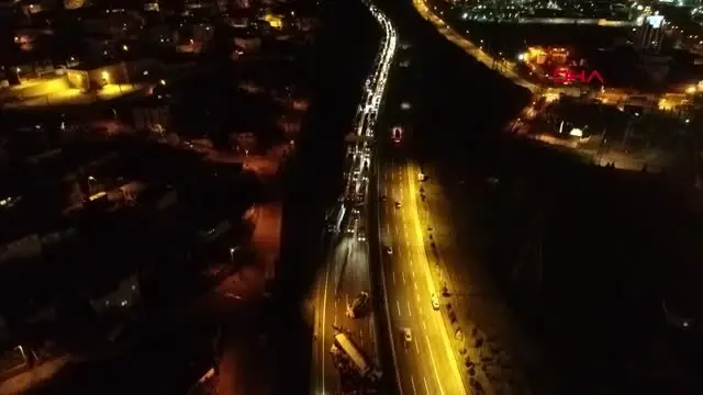 Kocaeli TEM'de Kontrolden Çıkan TIR Devrildi, 10 Kilometre Araç Kuyruğu Oluştu Kocaeli TEM'de Kontrolden Çıkan TIR Devrildi, 10 Kilometre Araç Kuyruğu Oluştu