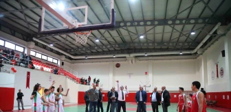 Nadir Vekiloğlu Spor Salonu Açıldı