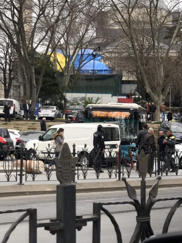 Son Dakika! İstanbul'da Halk Otobüsü Yayalara Çarptı! Çok Sayıda Yaralı Var