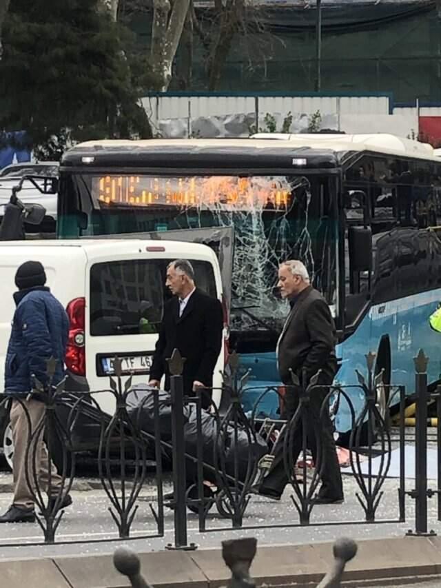 Son Dakika! İstanbul'da Halk Otobüsü Yayalara Çarptı! Çok Sayıda Yaralı Var